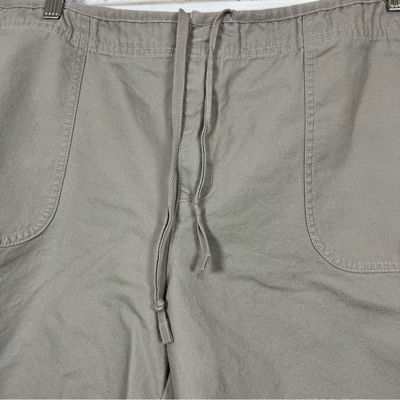 Cabela’s Casuals Tan Cargo Shorts - Picture 9 of 15